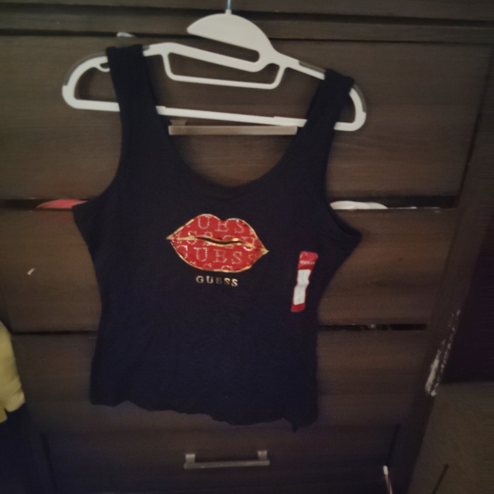 GUESS Lip Graphic Fitted Tank XL